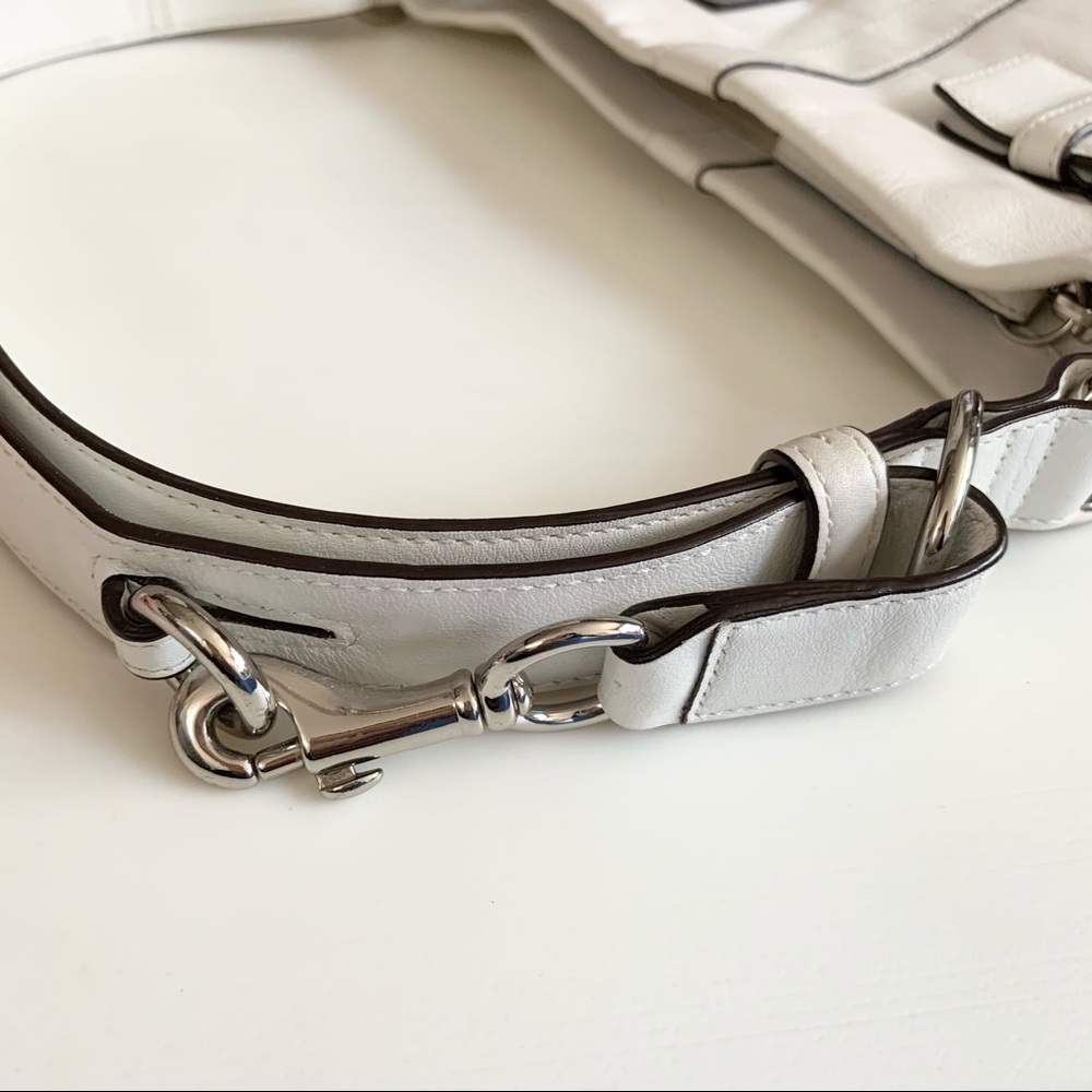 White Leather coach buckle shoulder bag - Picture 3 of 15